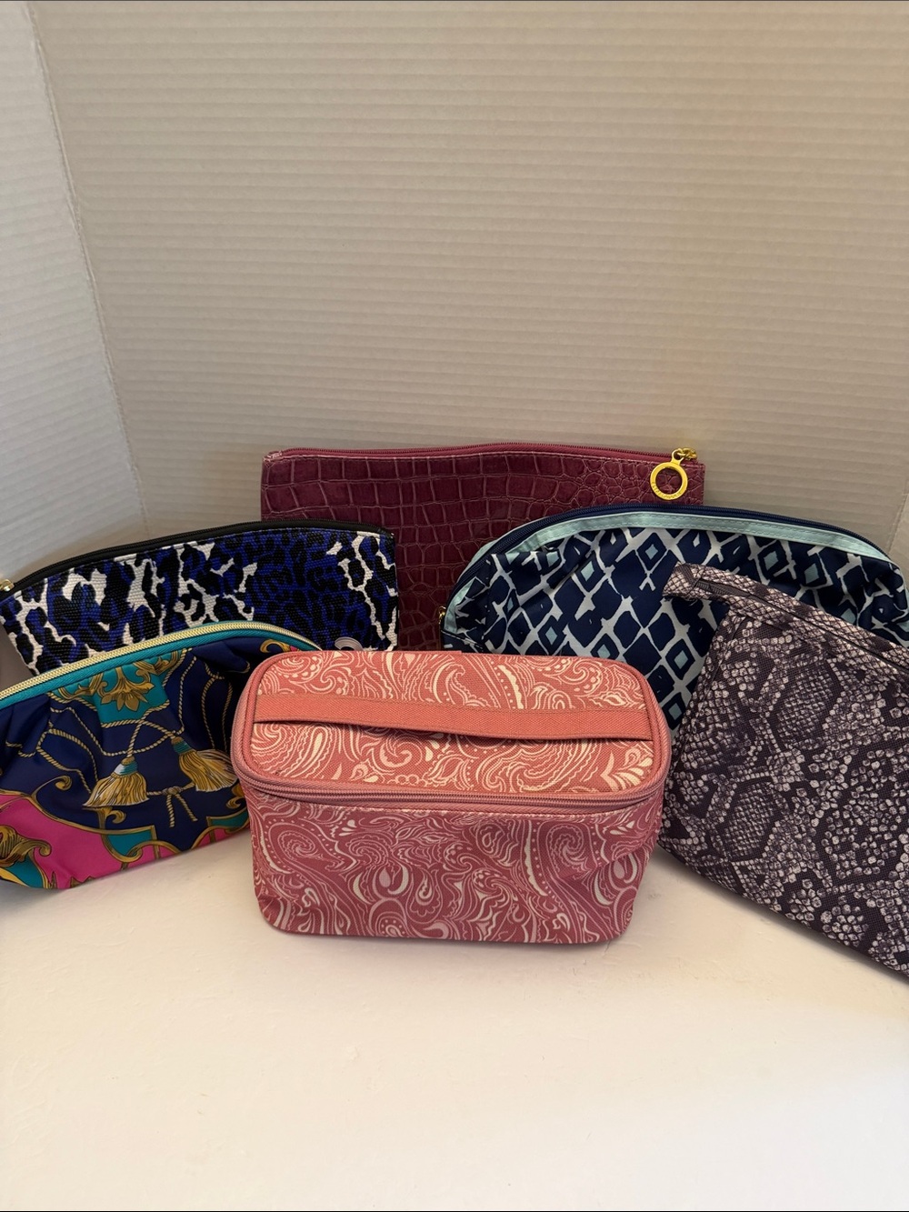 Estée Lauder Bundle of 6 Cosmetic Bags